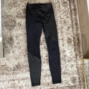 Lululemon wunder under HR tight